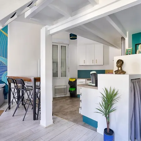 : Superb Near St-jean Station