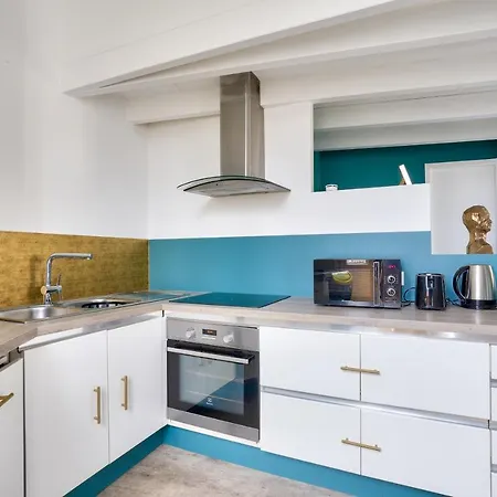 : Superb Near St-jean Station Apartment *